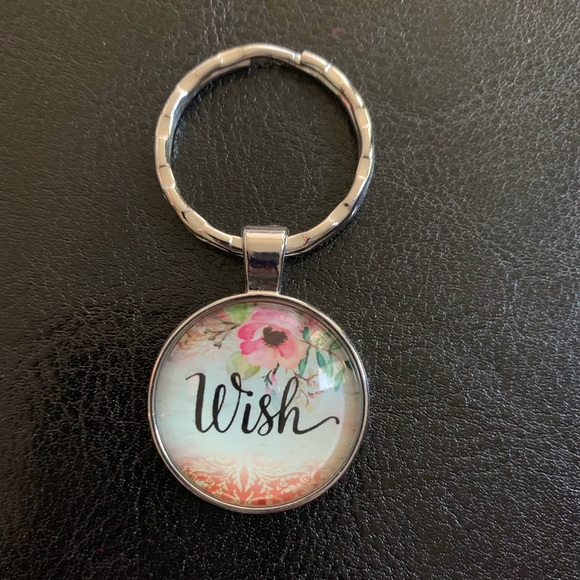🛍 WISH keychain ⭐️ - Picture 1 of 5